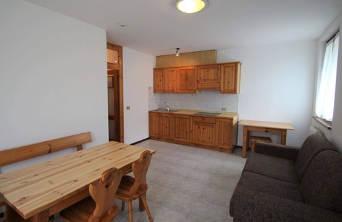 Tiarno di Sotto Apartamento | Bonito apartamento con piscina, WIFI, TV, terraza, aparcamiento, cerca de Riva Del Garda