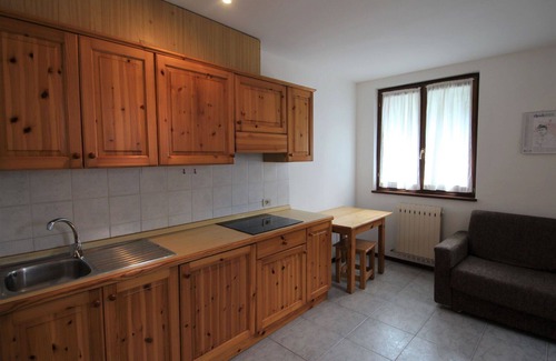 Tiarno di Sotto Apartamento | Bonito apartamento con piscina, WIFI, TV, terraza, aparcamiento, cerca de Riva Del Garda