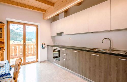 San Giovanni di Fassa Apartamento | Precioso apartamento para 8 personas con WIFI, TV, balcón, mascotas permitida y aparcamiento