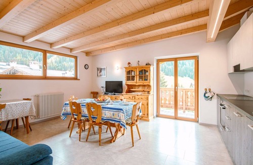 San Giovanni di Fassa Apartamento | Precioso apartamento para 8 personas con WIFI, TV, balcón, mascotas permitida y aparcamiento