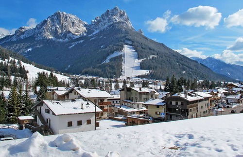San Giovanni di Fassa Casa | Bonito apartamento en villa con WIFI, TV, balcón, mascotas permitida y aparcamiento