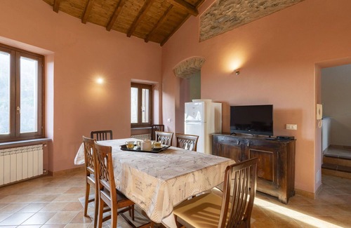 Novelli Apartamento | Apartamento con WIFI, piscina, TV, patio, mascotas permitida, vista panorámica, aparcamiento