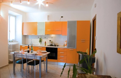 Lezzeno Apartamento | Cómodo a pocos pasos de la orilla del lago Como, supermercado, bar y restaurantes.
