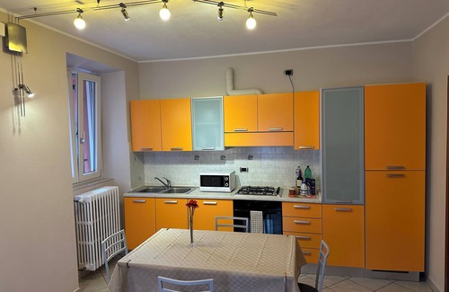 Lezzeno Apartamento | Cómodo a pocos pasos de la orilla del lago Como, supermercado, bar y restaurantes.