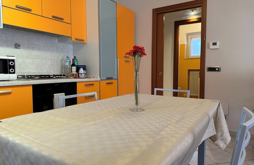 Lezzeno Apartamento | Cómodo a pocos pasos de la orilla del lago Como, supermercado, bar y restaurantes.