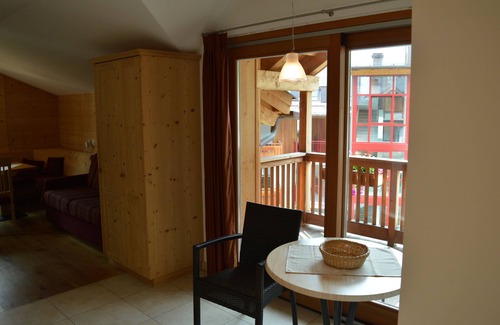 Selva di Val Gardena Apartamento | Bonito apartamento en el lado soleado de los Dolomitas