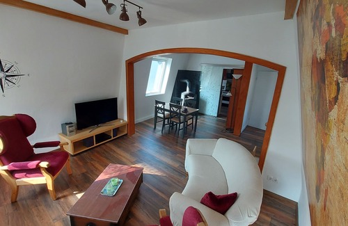 Kamp-Bornhofen Apartamento | Nice apartment right on the Rhine; mountain-side balcony; centrally located