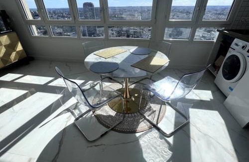 Asiatique Apartamento | Nice Apartment with amazing view of Paris + Parking