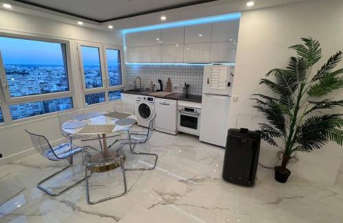 Asiatique Apartamento | Nice Apartment with amazing view of Paris + Parking