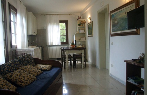Val Canina Apartamento | Bonito apartamento con terraza en la planta baja de una pequeña villa. E.
