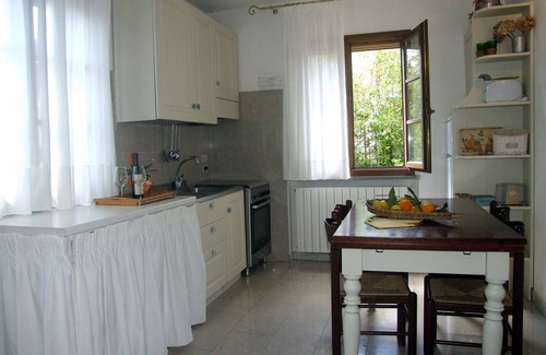 Val Canina Apartamento | Bonito apartamento con terraza en la planta baja de una pequeña villa. E.
