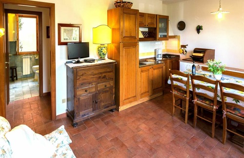 Sughera Apartamento | Apartamento con piscina, A/C, WIFI, TV, patio, vista panorámica, cerca de San Gimignano