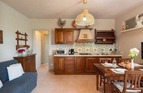 Sughera Apartamento | Apartamento con A/C, piscina, WIFI, TV, veranda, vista panorámica, cerca de San Gimignano