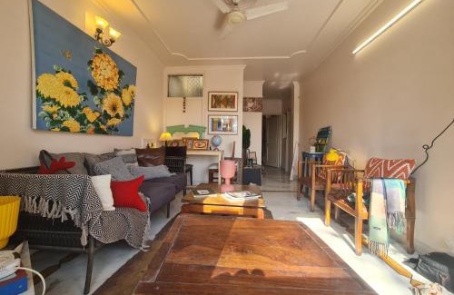 Jangpura Casa | Nice Bedroom with Private Ensuite Bathroom