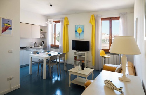Rimini Historic Center Apartamento | En el puerto del canal, vista del puente romano y el antiguo pueblo, WIFI GRATUITO, A / C, estacionamiento