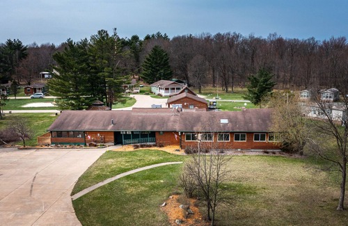 Neillsville Alquiler De RV | Nice camp site located on the Riviera Resort
