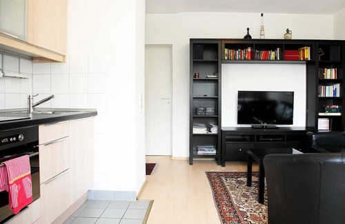 Zollstock Apartamento | Nice, centrally located apartments in Cologne, streetcar stop in front of the door.