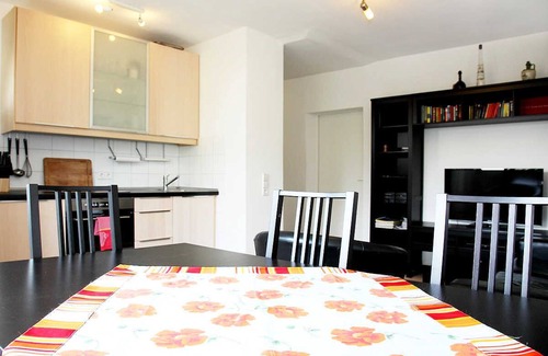 Zollstock Apartamento | Nice, centrally located apartments in Cologne, streetcar stop in front of the door.
