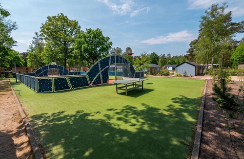 Noordoostelijk van Schaarsbergen Chalet De Esquí | Bonito chalet en un parque de vacaciones, junto al Parque Nacional Hoge Veluwe