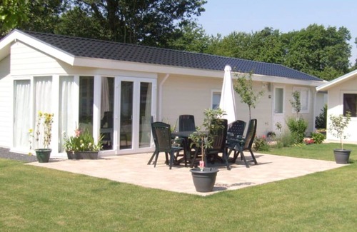 Noordoostelijk van Schaarsbergen Chalet De Esquí | Bonito chalet en un parque de vacaciones, junto al Parque Nacional Hoge Veluwe