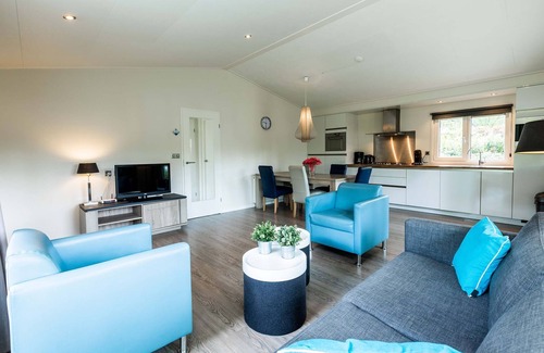 Aalst Chalet De Esquí | Nice chalet with microwave in a wetland area