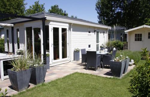 Municipality of Langedijk Chalet De Esquí | Nice chalet with dishwasher recreation area