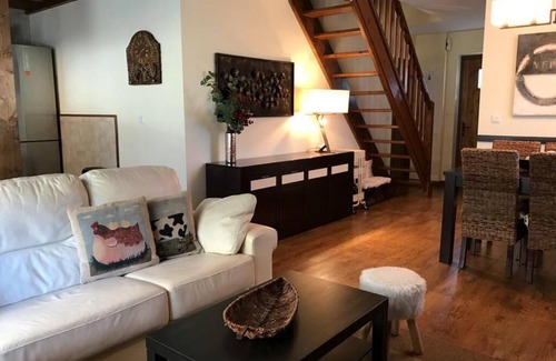 Err Casa | Bonita casa esquinera con jardín y buenas vistas
