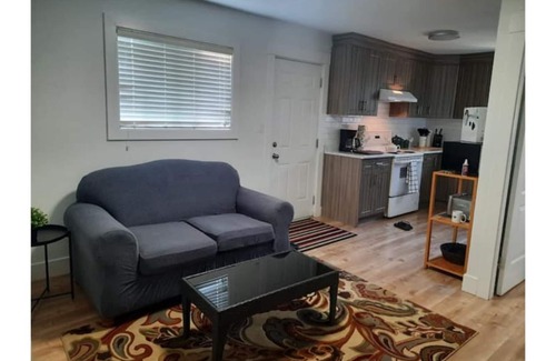 Surrey Newton Casa | Nice cozy 1 bedroom unit. close to everything. Quiet neighborhood.
