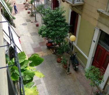Platia Viktorias Apartamento | Nice& Cozy Flat 1min from the Heart of Athens.WiFi
