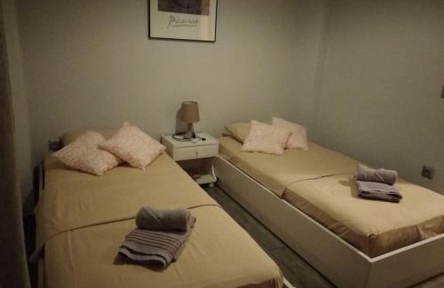 Platia Viktorias Apartamento | Nice& Cozy Flat 1min from the Heart of Athens.WiFi