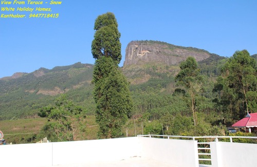 Kanthalloor Casa | BONITA PROPIEDAD DE CUBIERTA Y MONTAÑA