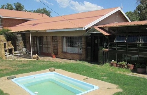 Bayswater Casa | Nice Family Room with Bunk Beds and kitchenette