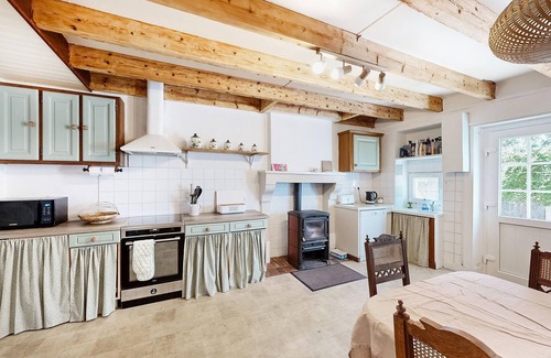 Suris Casa | Nice home in Terres-de-Haute-Charen