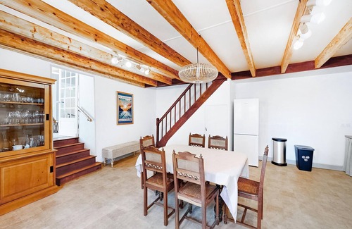 Suris Casa | Nice home in Terres-de-Haute-Charen