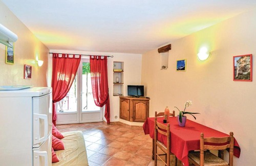 Saint-Leger-du-Ventoux Casa | Nice home in Saint Lger du Ventoux with 2 Bedrooms and Outdoor swimming pool