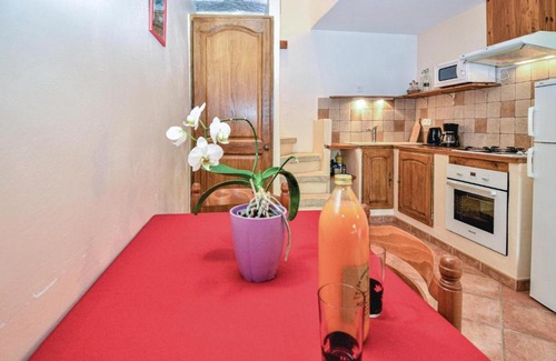 Saint-Leger-du-Ventoux Casa | Nice home in Saint Lger du Ventoux with 2 Bedrooms and Outdoor swimming pool