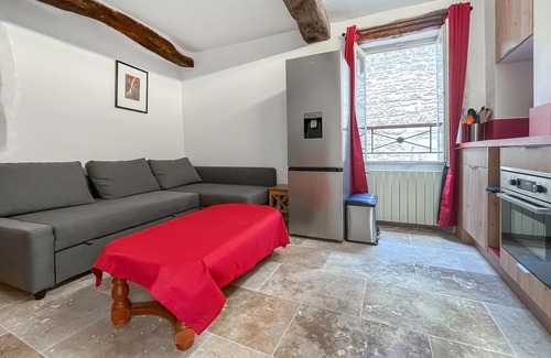 Barjac Casa | Nice home in Barjac with WiFi