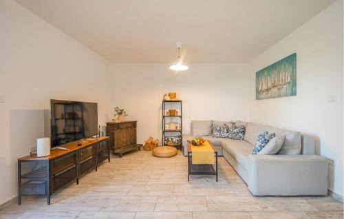 Brsec Casa | Nice Home In Brsec With Wifi
