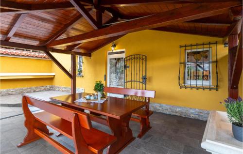 Buzdohanj Casa | Nice Home In Cernik With Kitchen