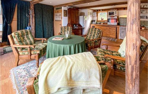 Veddige Casa | Nice Home In Grimmared With Wifi