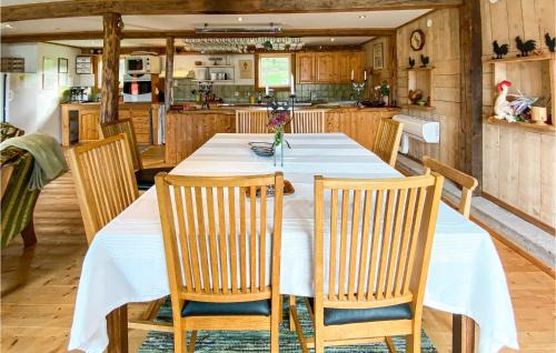 Veddige Casa | Nice Home In Grimmared With Wifi