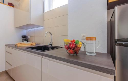Smrika Casa | Nice Home In Grmani With Kitchen