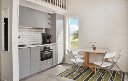 Hammaro Casa | Nice Home In Hammarö With Kitchen