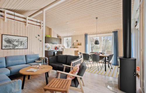 Ristinge Casa | Nice Home In Humble With Kitchen