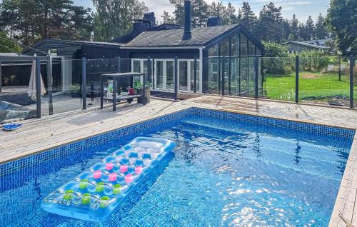 Mellerud O Casa | Nice Home In Köpmannebro With Private Swimming Pool, Can Be Inside Or Outside