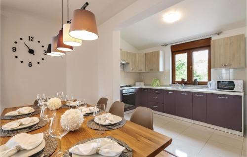 Pinezici Casa | Nice Home In Krvavici