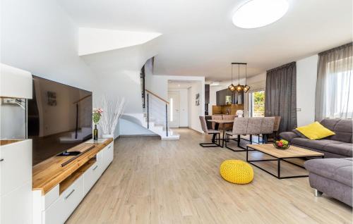Linardici Casa | Nice Home In Linardici With Wifi
