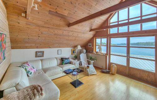 Radoy Casa | Nice Home In Manger With House Sea View