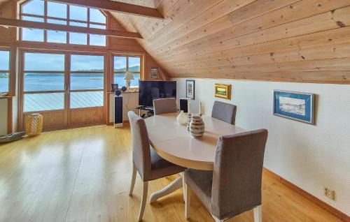 Radoy Casa | Nice Home In Manger With House Sea View