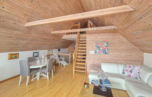 Radoy Casa | Nice Home In Manger With House Sea View
